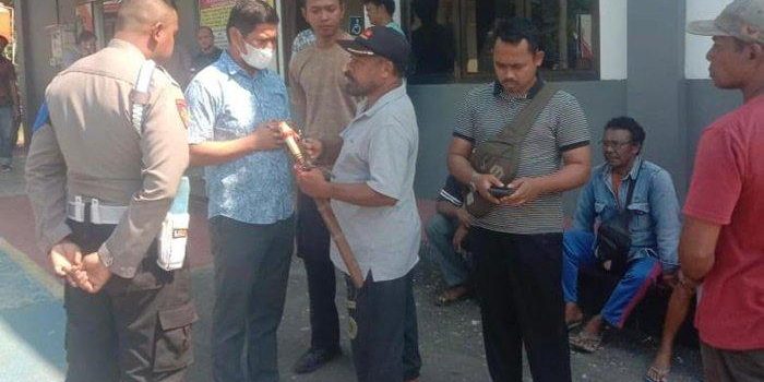20230830-Keluarga-Valentinus-saat-mendatangi-Polres-Bangka-Tengah
